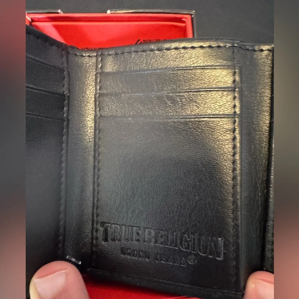 True Religion Black Leather Trifold Men’s Wallet. RFID Protection. New In Box.